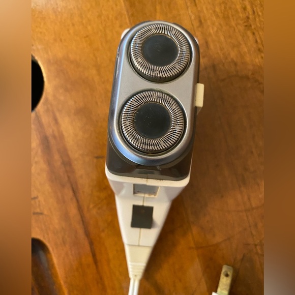 Vintage Norelco Speedshaver Electric Shaver W Floating Heads - Picture 3 of 8